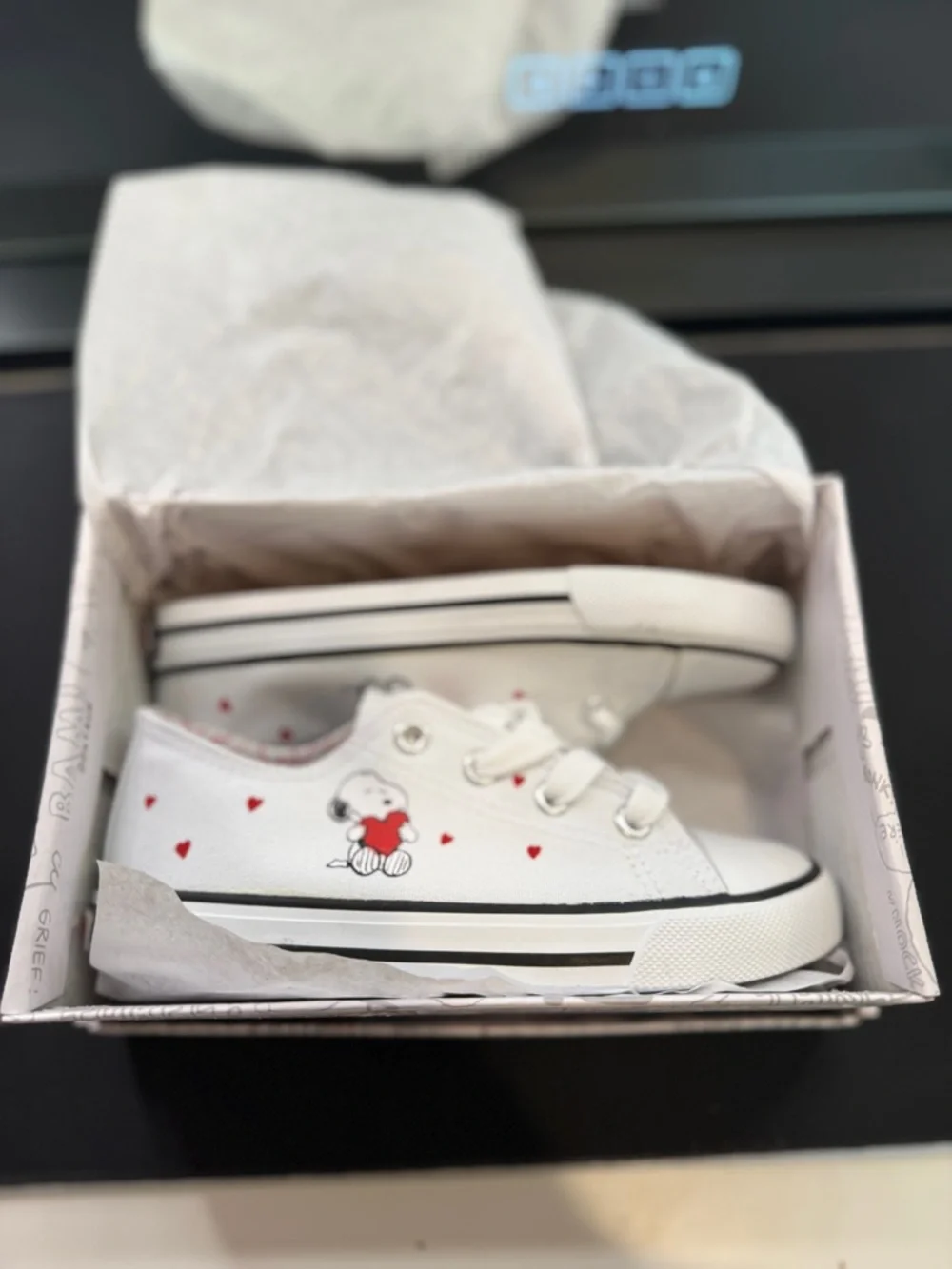 Peanuts Snoopy Hearts White Canvas Sneakers Shoes Kids Girls Size 12 New in Box